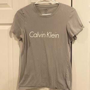 Calvin Klein Tee shirt
